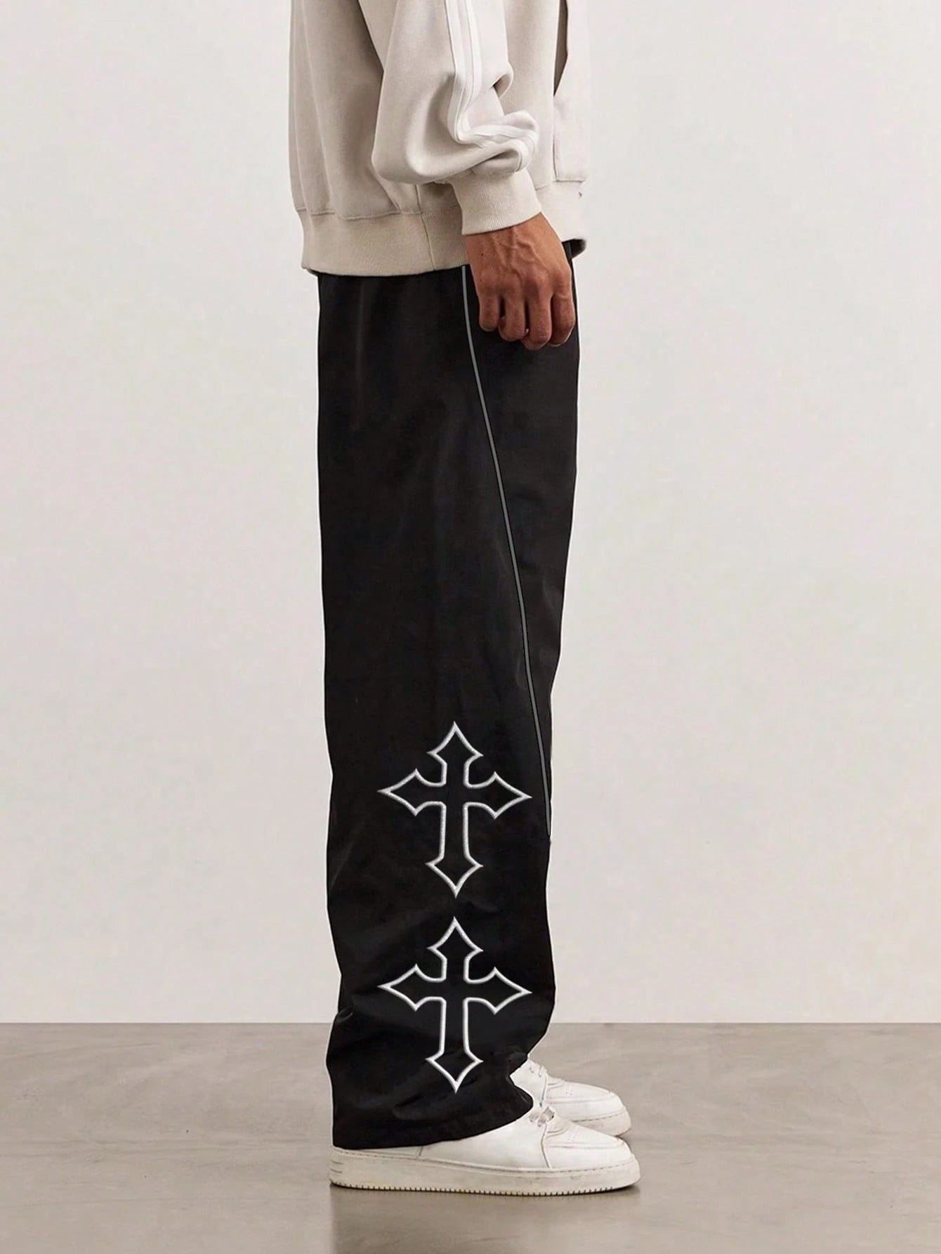 1Pc Men'S Cross Embroidery Casual Pants, Fashionable with Drawstring, Reflective Trim, Suitable for Casual, Beach, Work, Workout, Relaxed Straight Fit for Spring, Summer, Autumn, Winter, Boyfriend/Husband Gift, Commemorative Gift