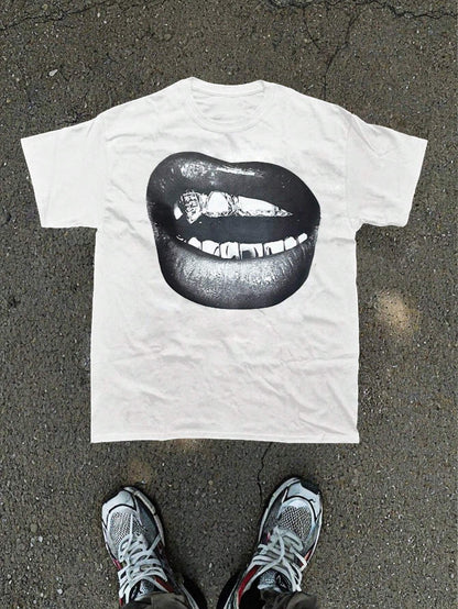 Manfinity VCAY 1Pc Men Y2K Funny Casual Oversize High Street Vintage Style Creative Lips Angel Madonna Oil Painting Print White Knitted T-Shirt, Summer