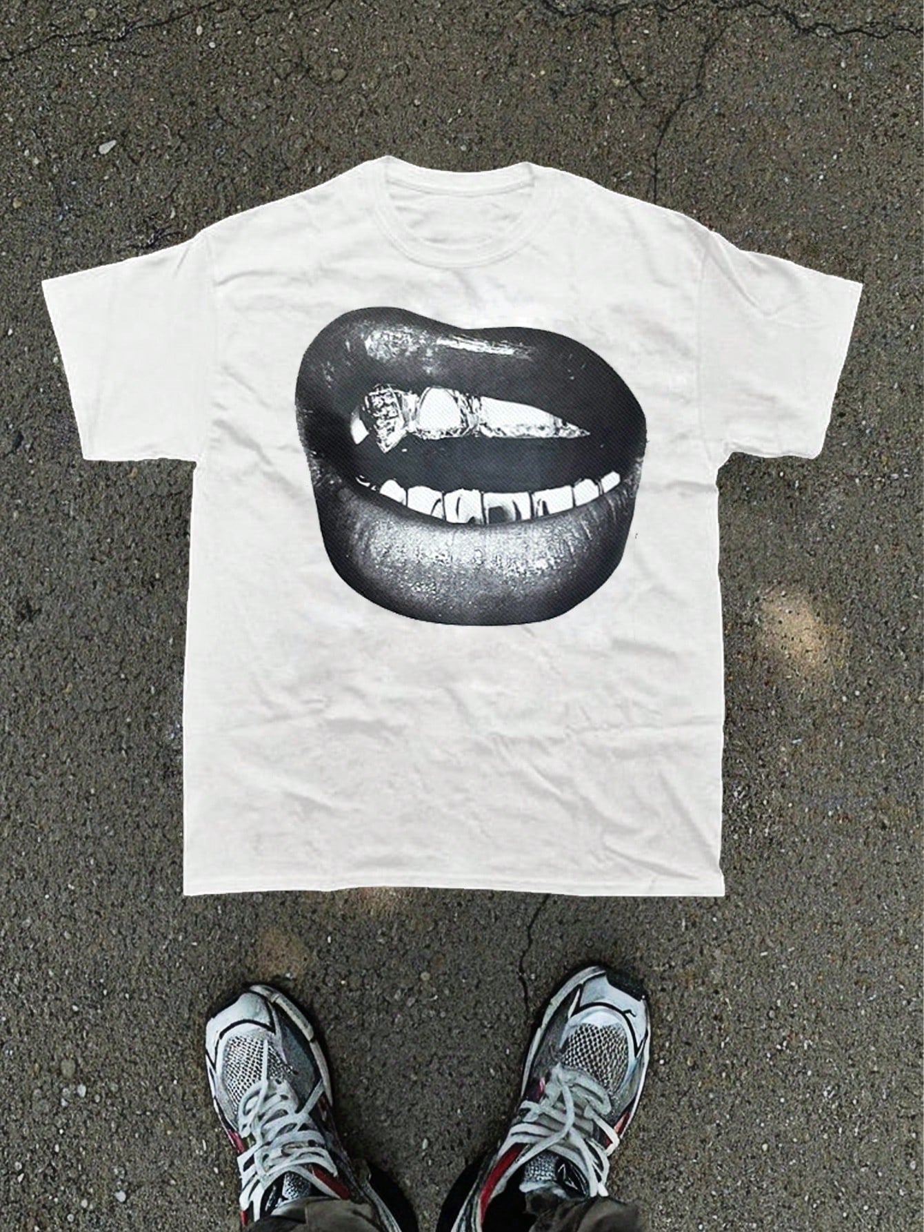 Manfinity VCAY 1Pc Men Y2K Funny Casual Oversize High Street Vintage Style Creative Lips Angel Madonna Oil Painting Print White Knitted T-Shirt, Summer