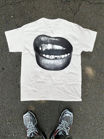 Manfinity VCAY 1Pc Men Y2K Funny Casual Oversize High Street Vintage Style Creative Lips Angel Madonna Oil Painting Print White Knitted T-Shirt, Summer